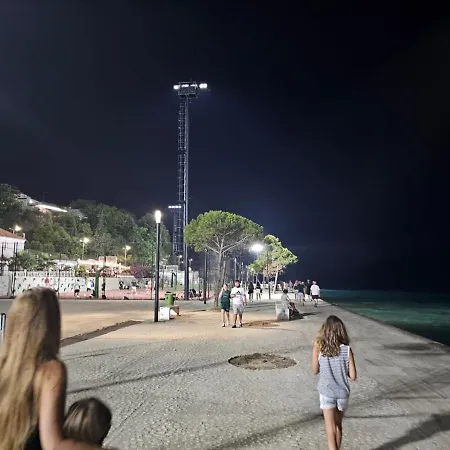 A Modern 105qm Apartment, 2 Min From The Beach! Up To 5 People Apartment